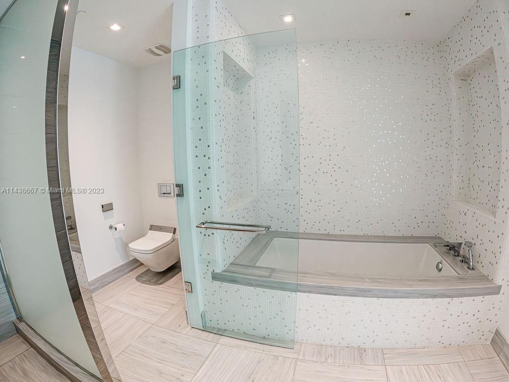 JADE SIGNATURE CONDO - Residential