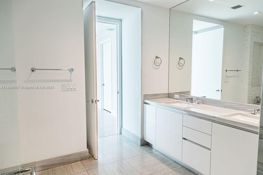 JADE SIGNATURE CONDO - Residential