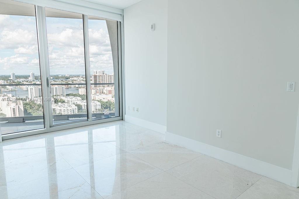 JADE SIGNATURE CONDO - Residential