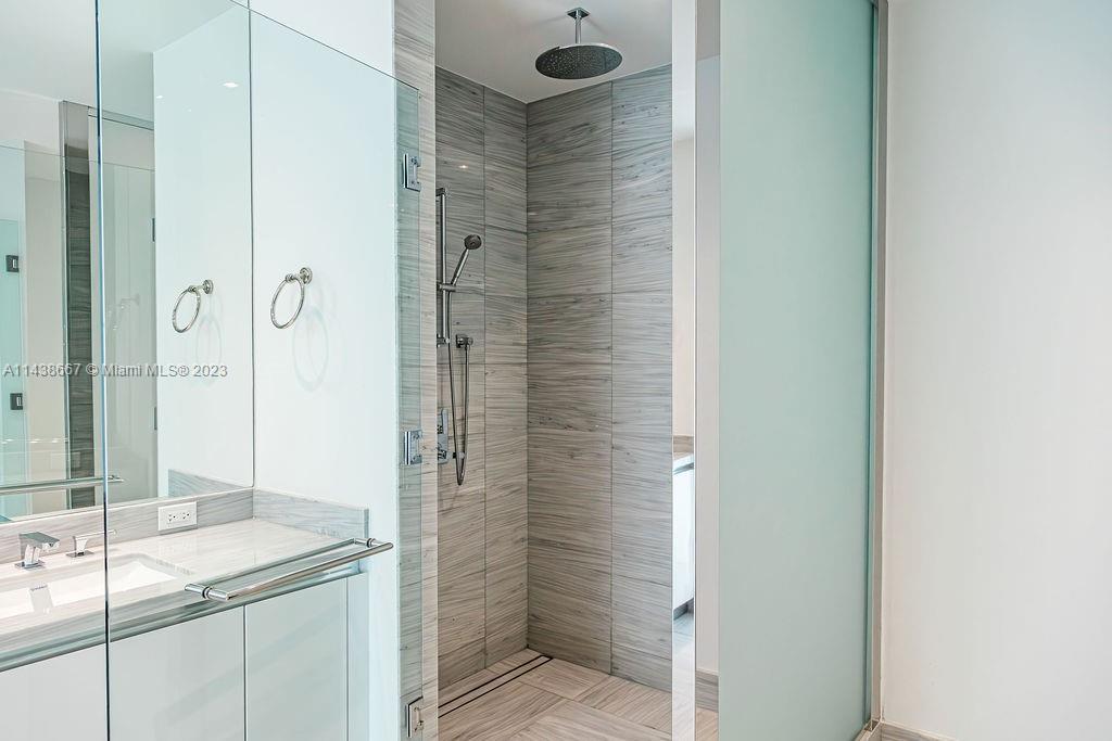 JADE SIGNATURE CONDO - Residential