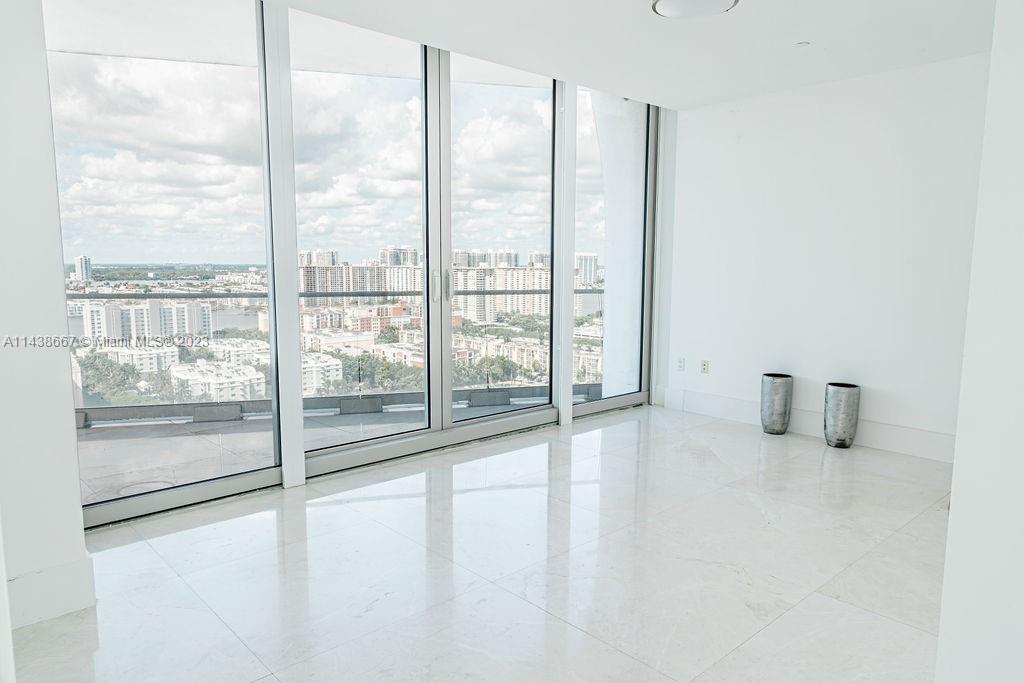 JADE SIGNATURE CONDO - Residential