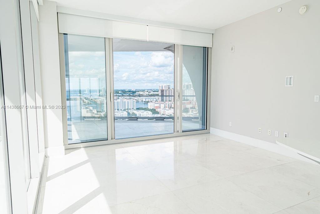 JADE SIGNATURE CONDO - Residential