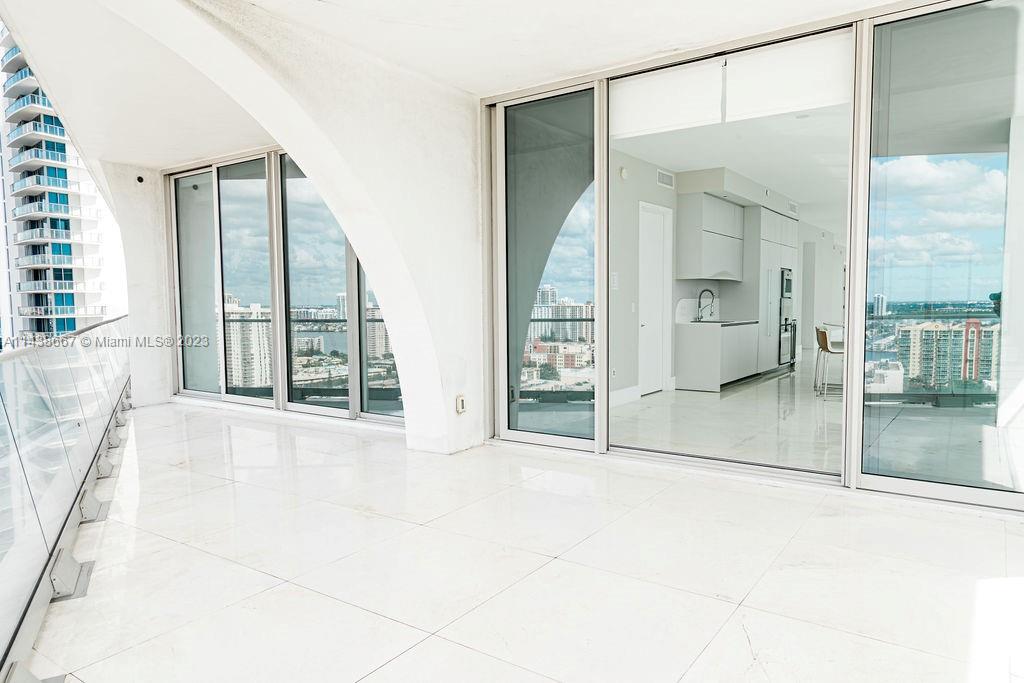 JADE SIGNATURE CONDO - Residential