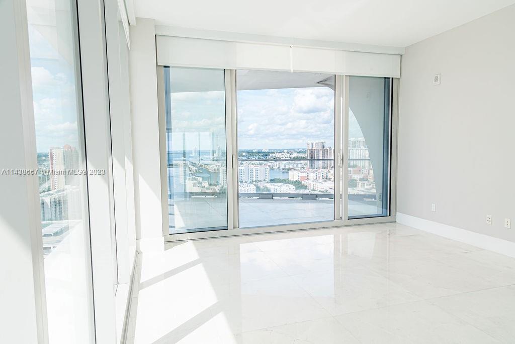 JADE SIGNATURE CONDO - Residential