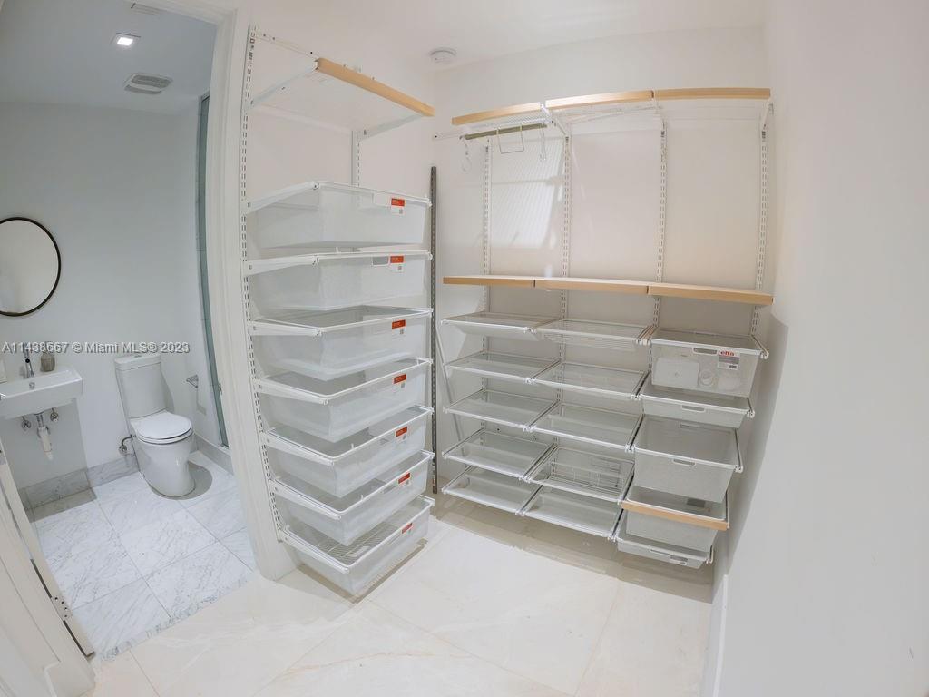 JADE SIGNATURE CONDO - Residential