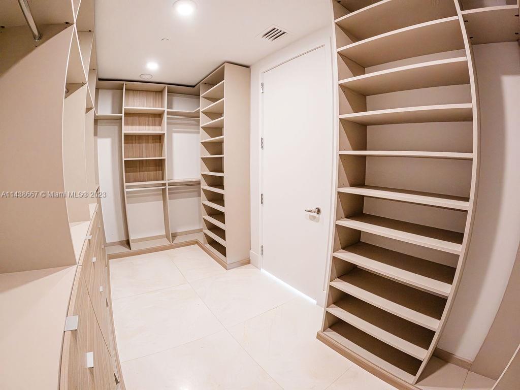 JADE SIGNATURE CONDO - Residential