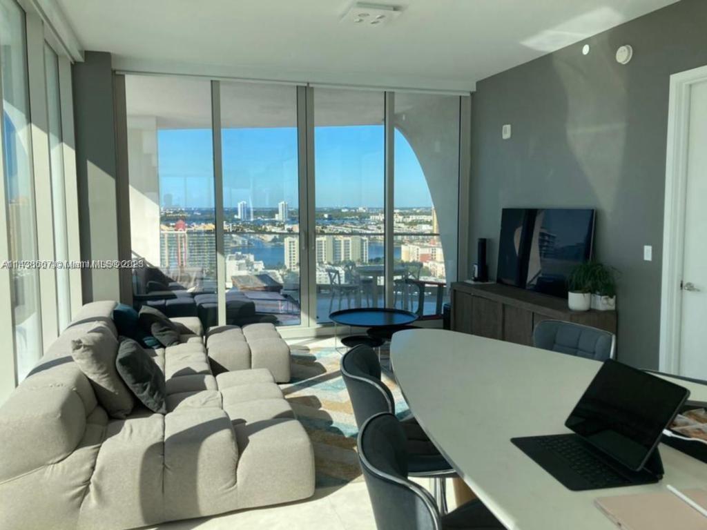 JADE SIGNATURE CONDO - Residential