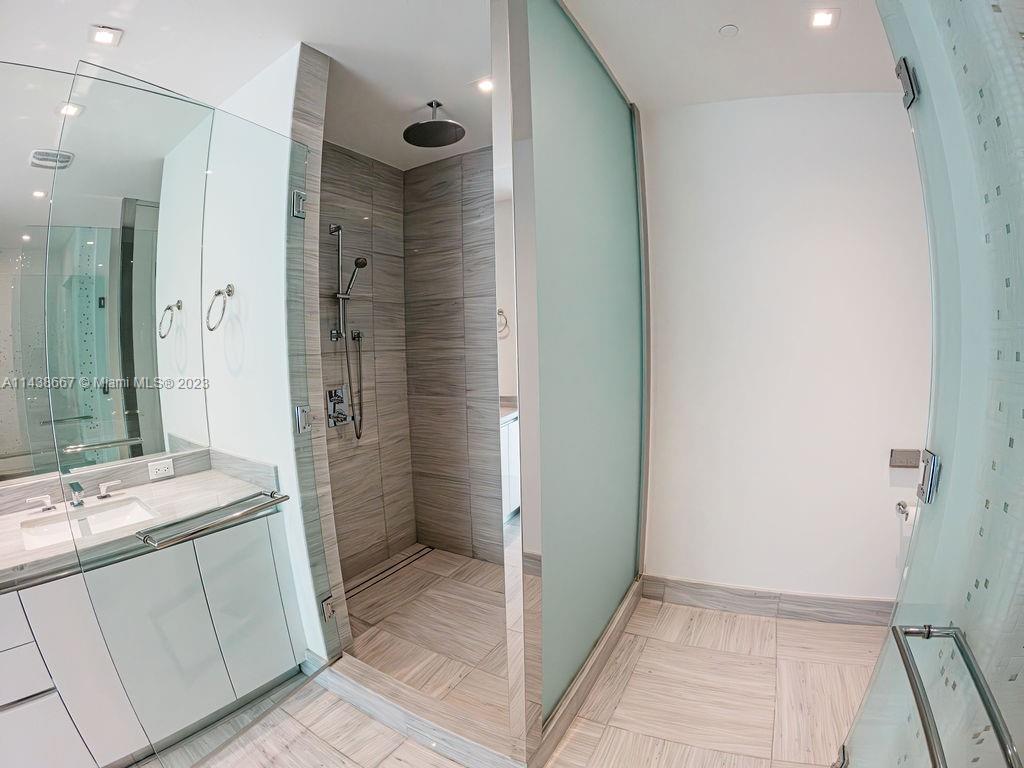 JADE SIGNATURE CONDO - Residential