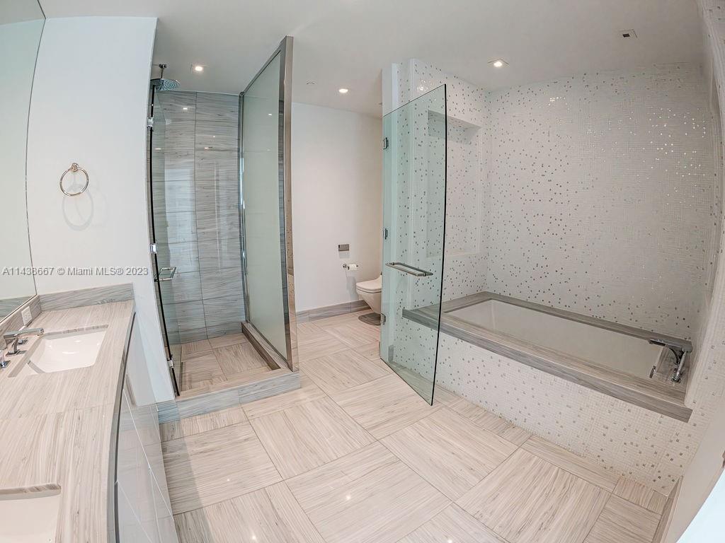 JADE SIGNATURE CONDO - Residential