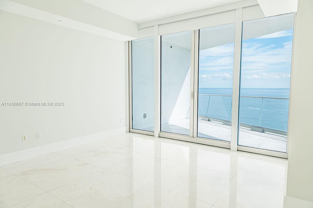 JADE SIGNATURE CONDO - Residential