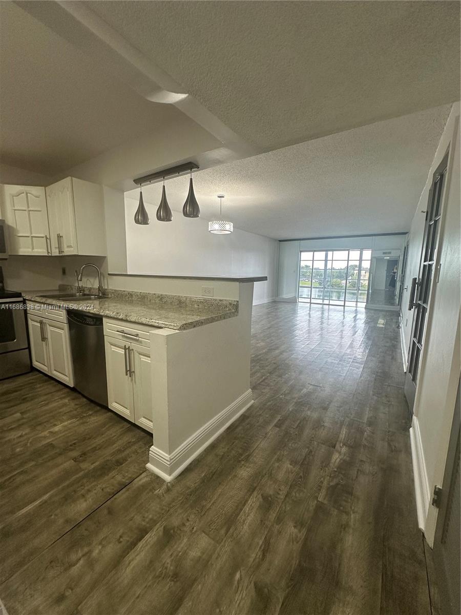 873 Ne 195th St 407, Miami, Broward County, Florida - 2 Bedrooms  
2 Bathrooms - 