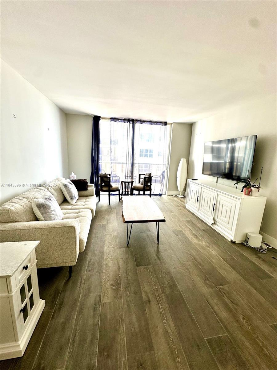 6039 Collins Ave 623