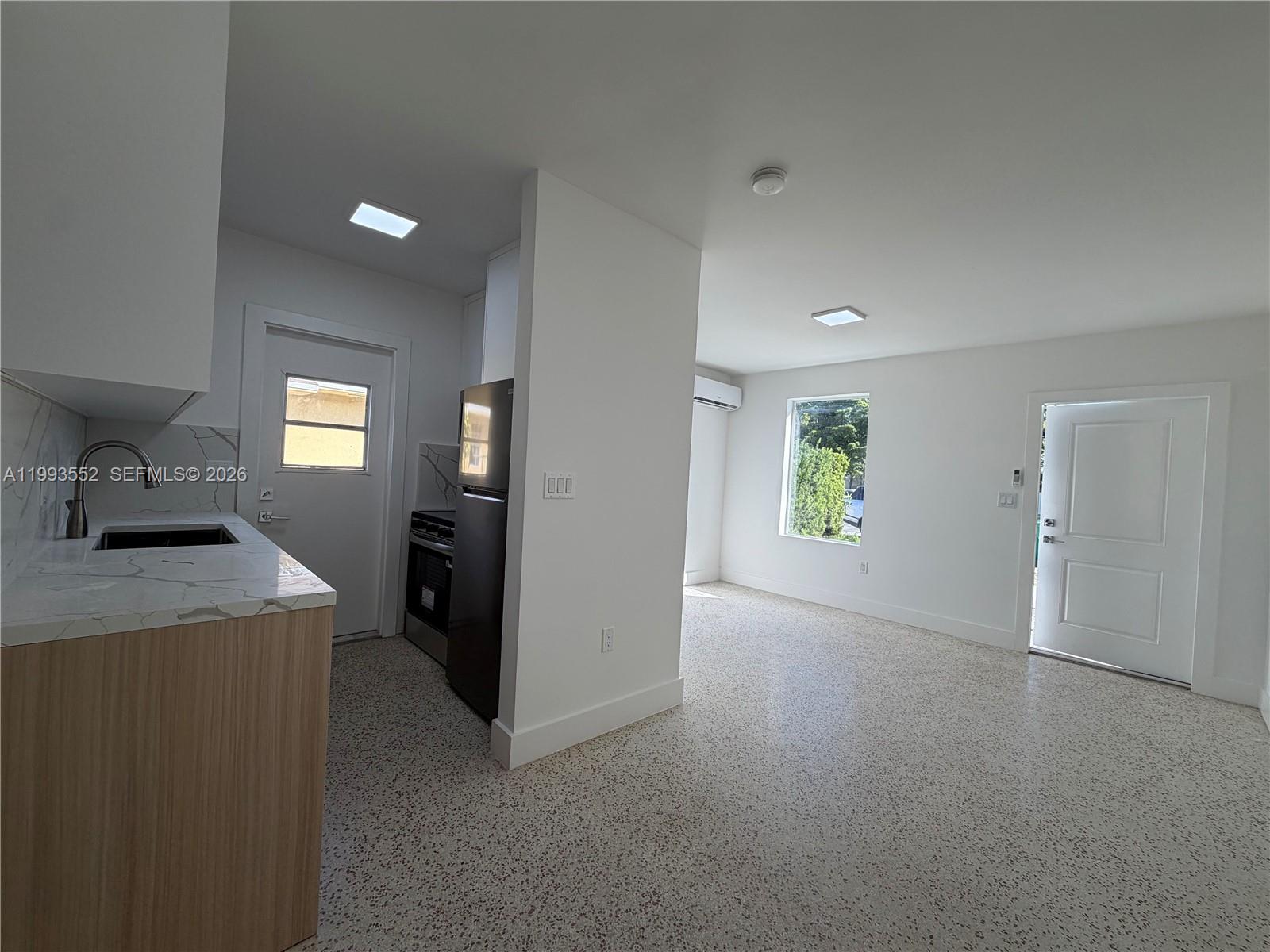 SOUTH BAY ESTATES - Residential Income