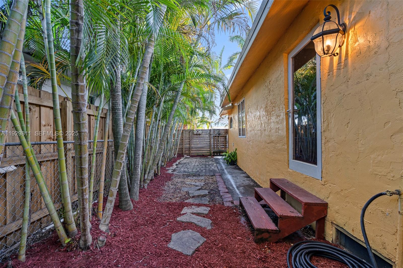 HOLLYWOOD - Residential