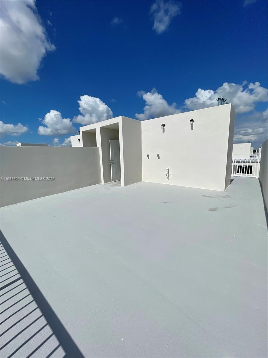 PARADISE ONE PB 175-084 T- - Residential Lease