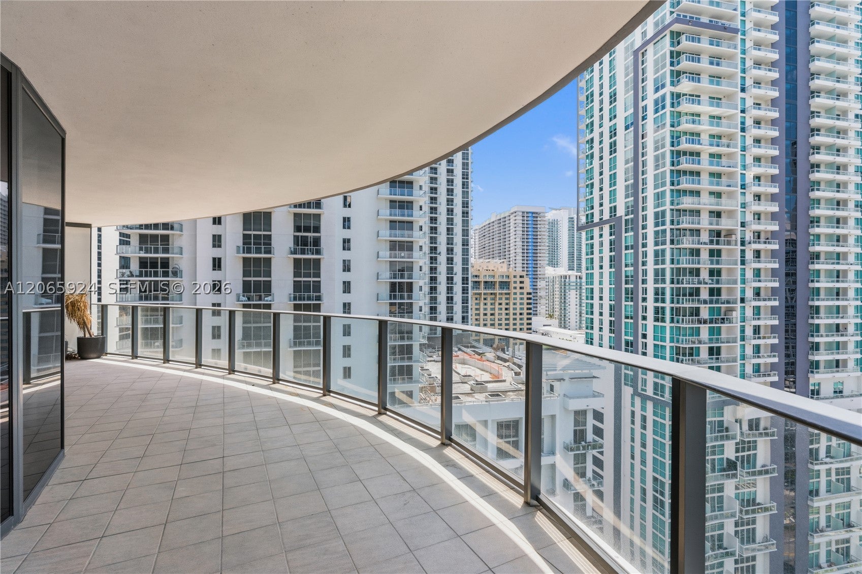 1000 Brickell Plz 1902