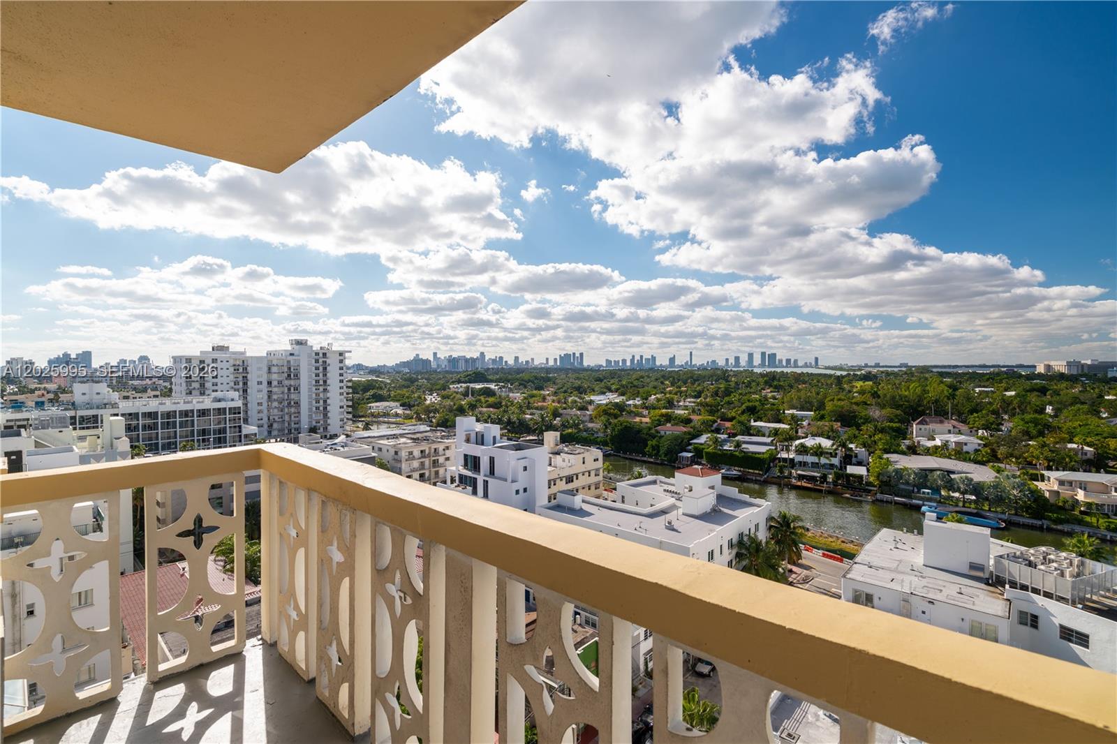 3100 Collins Ave 1106