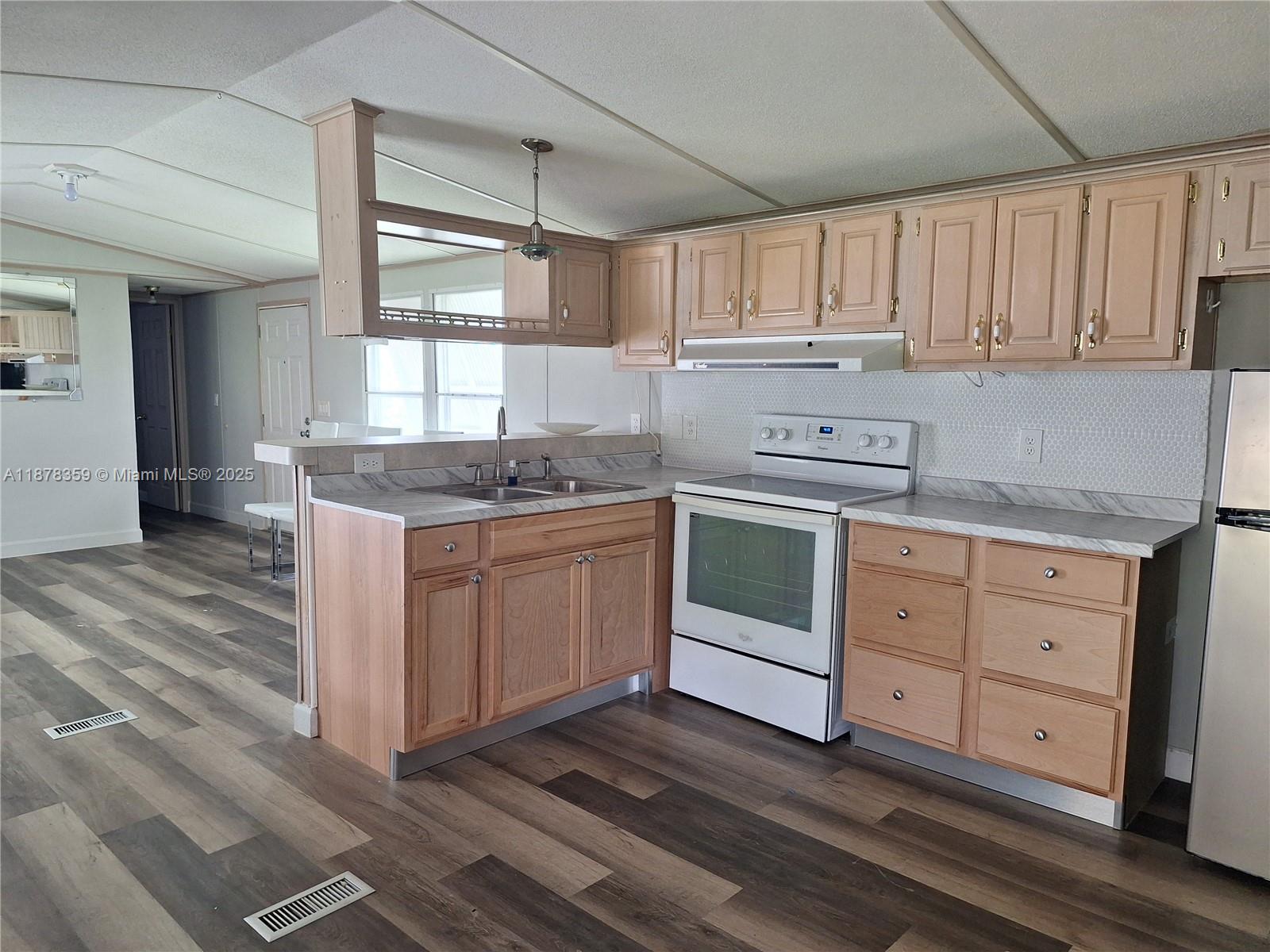 GATEWAY WEST CONDO - Residential