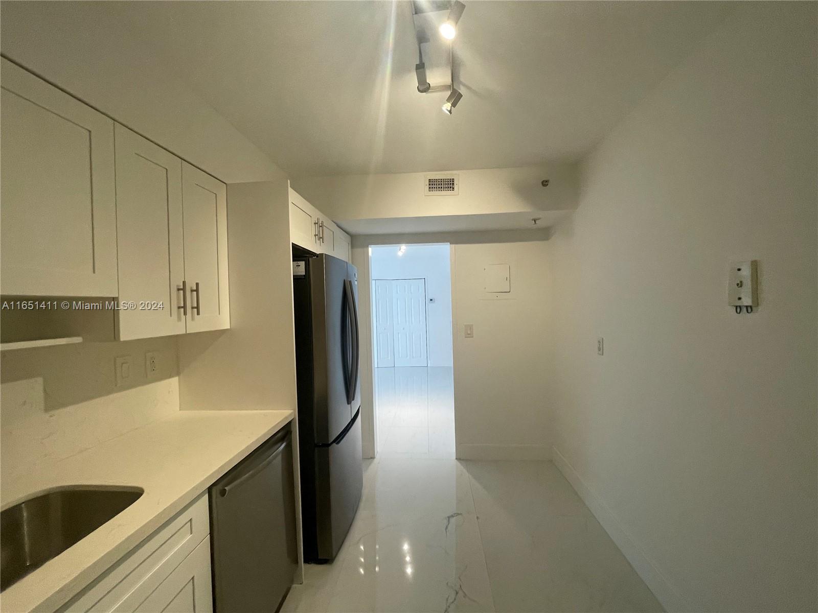 CARLISLE ON THE OCEAN CON - Residential Lease