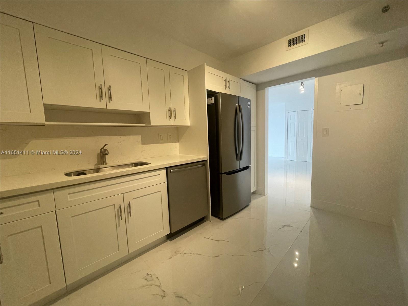 CARLISLE ON THE OCEAN CON - Residential Lease