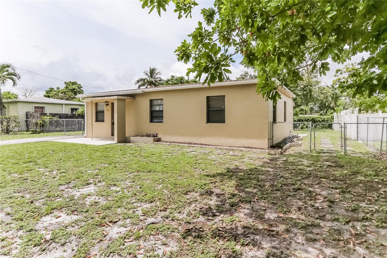 LAUDERDALE MANORS AMD PLA - Residential Lease