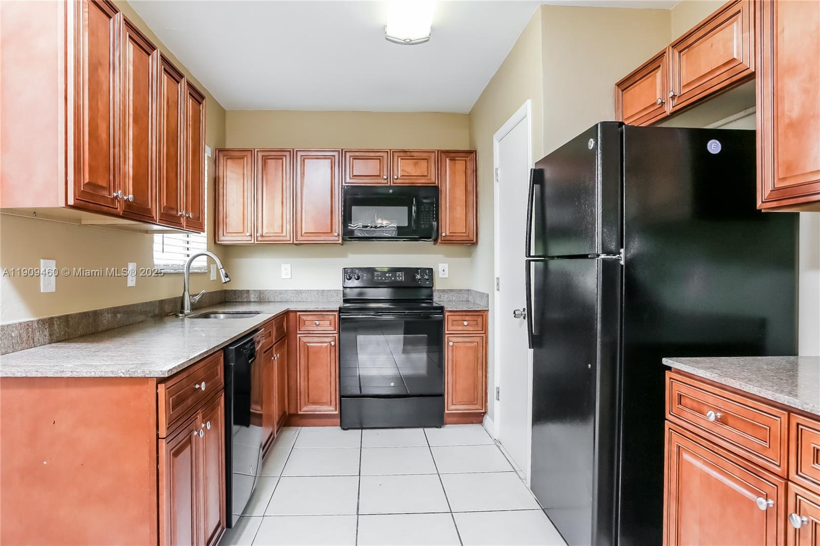 LAUDERDALE MANORS AMD PLA - Residential Lease