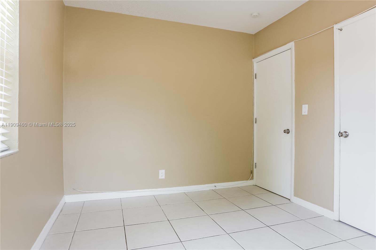 LAUDERDALE MANORS AMD PLA - Residential Lease