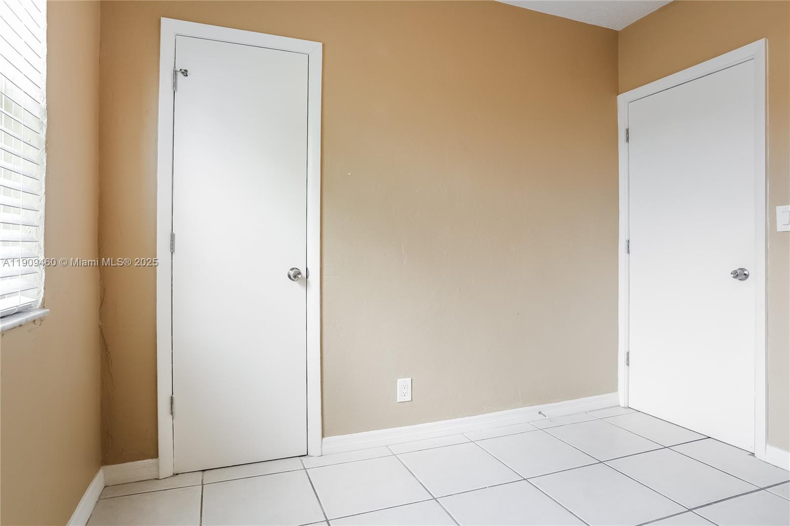 LAUDERDALE MANORS AMD PLA - Residential Lease