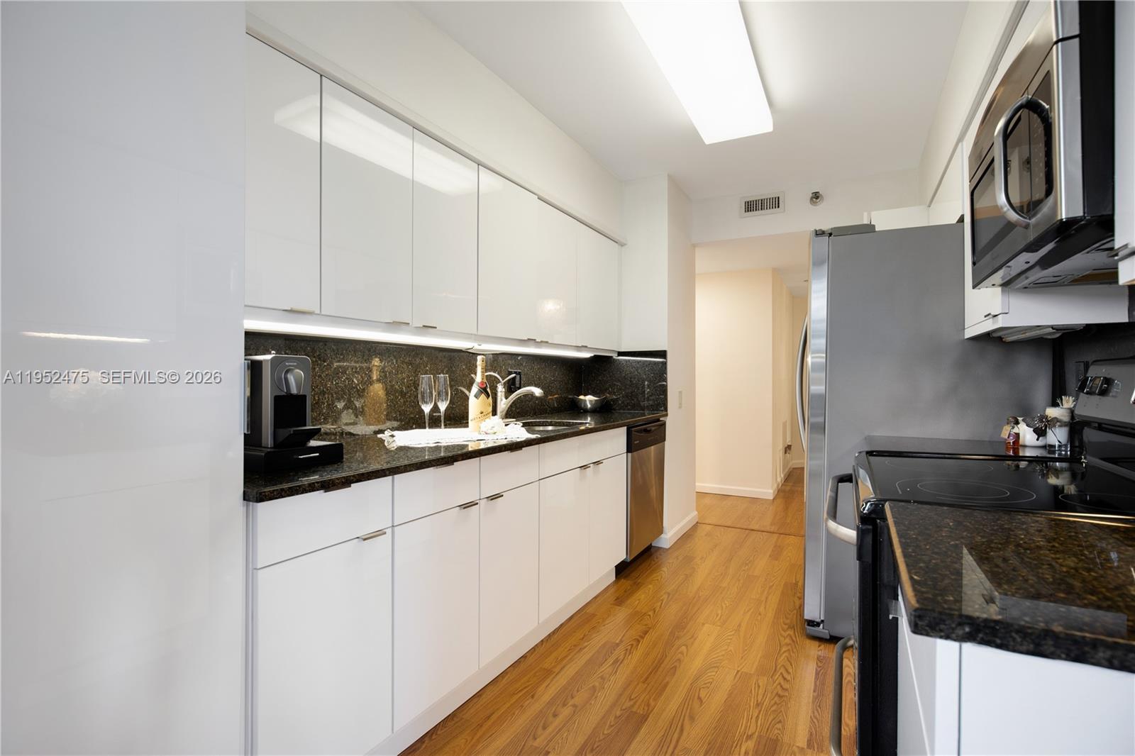 HARBORSIDE AT THE WATERWA - Residential