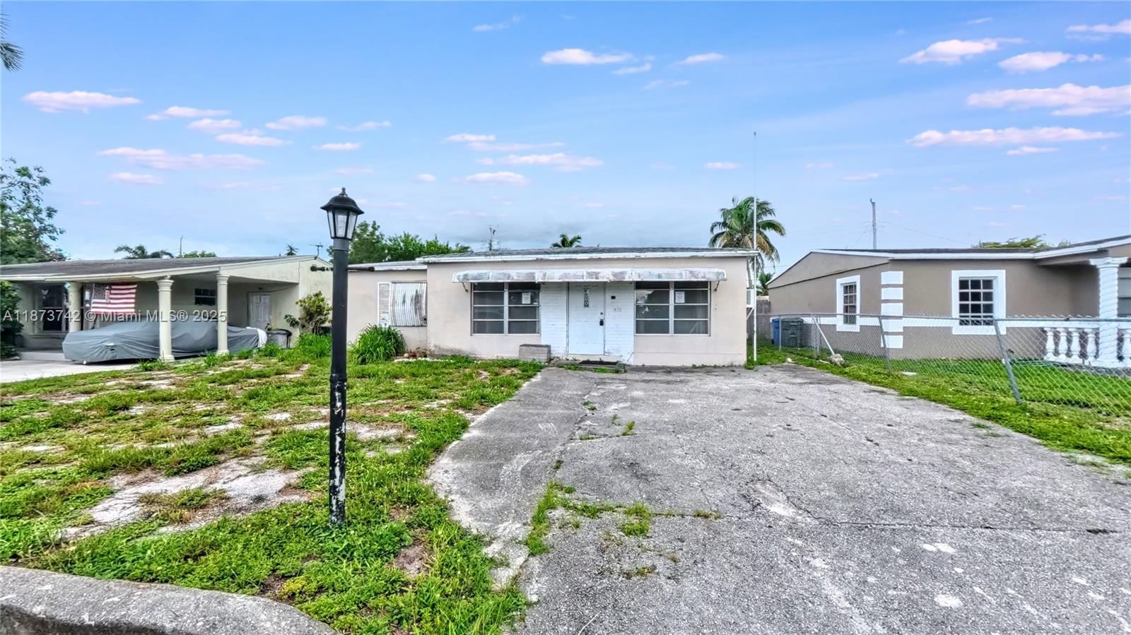 2/1 single family home with a flex room that can easily can be converted into a 3/2. A clear opportunity for an investor or buyer to build equity. The property offers a solid structure and a prime Fort Lauderdale location, with easy access to I95, beaches and Las Olas. This is a chance to transform a blank canvas into your own vision! No HOA!