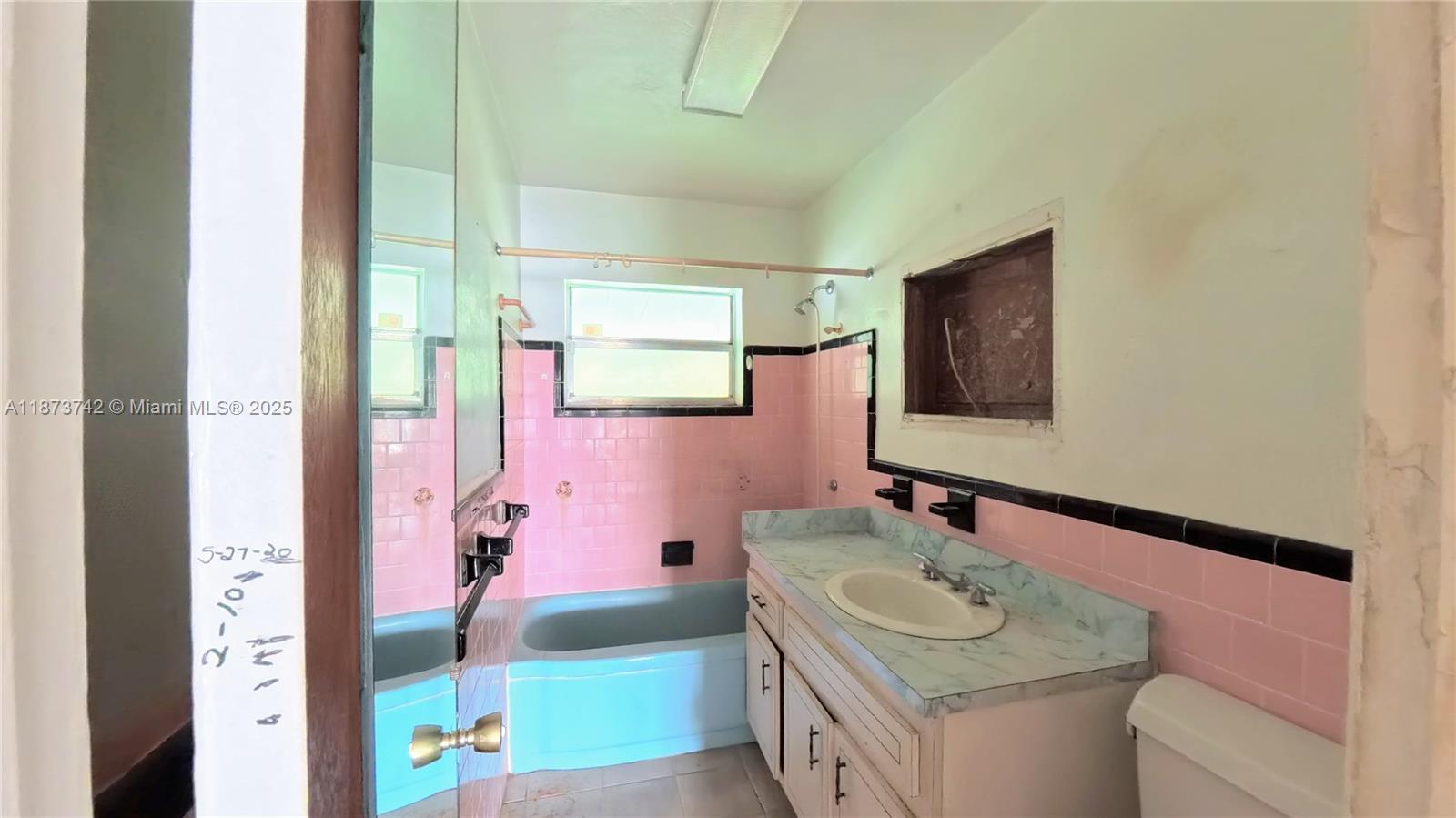 NORTH ANDREWS TERRACE FIR - Residential