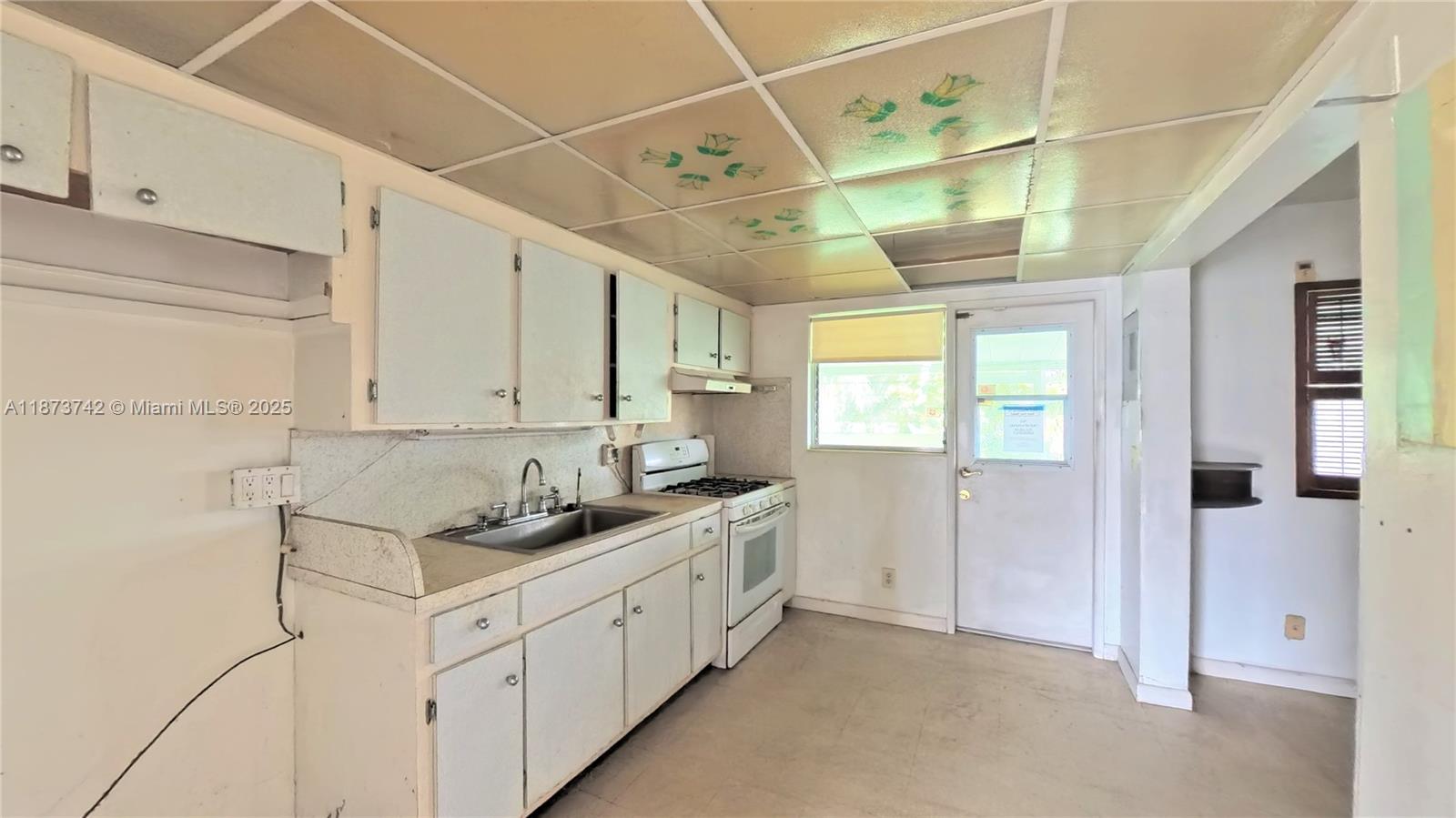 NORTH ANDREWS TERRACE FIR - Residential