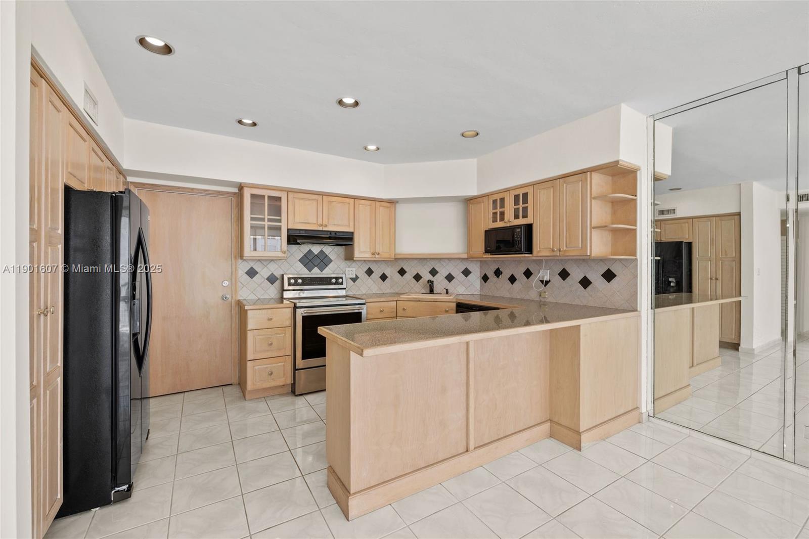 BRICKELL BAY TOWER CONDO - Residential Lease