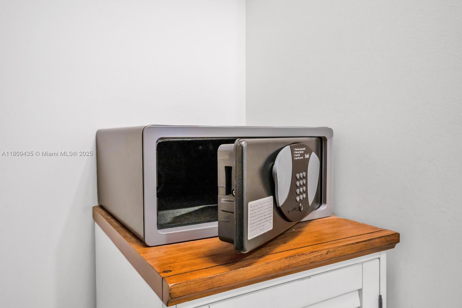 MILLENNIUM TOWER CONDOMIN - Residential