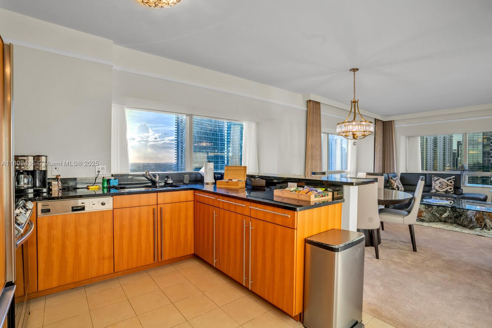 1435 Brickell Ave 3012