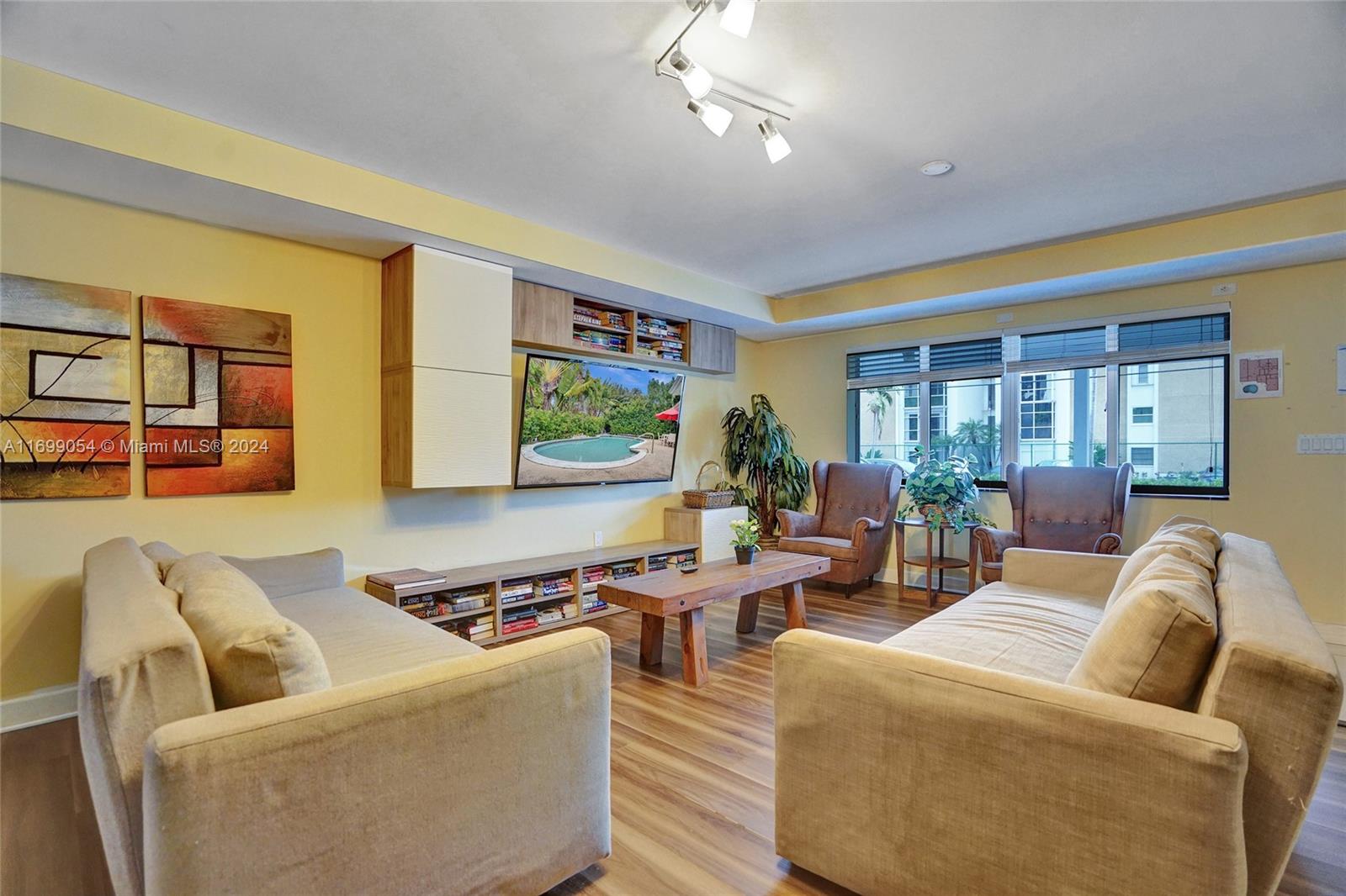 3045 NE 16th Ave