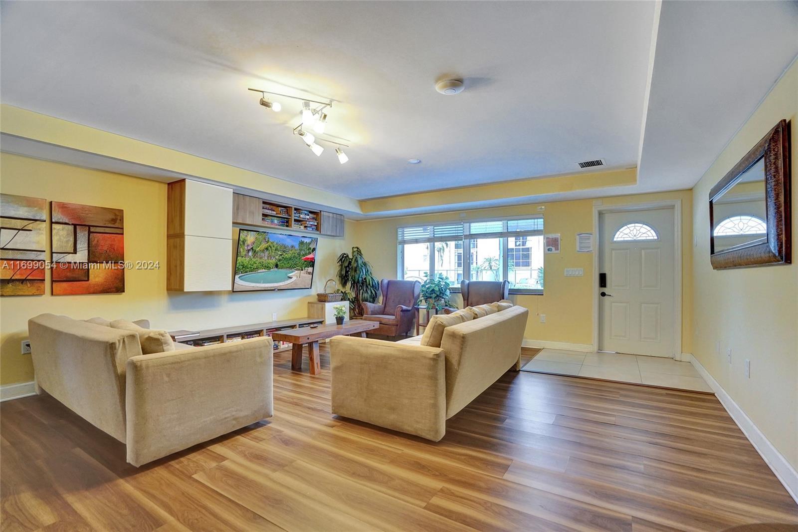 3045 NE 16th Ave