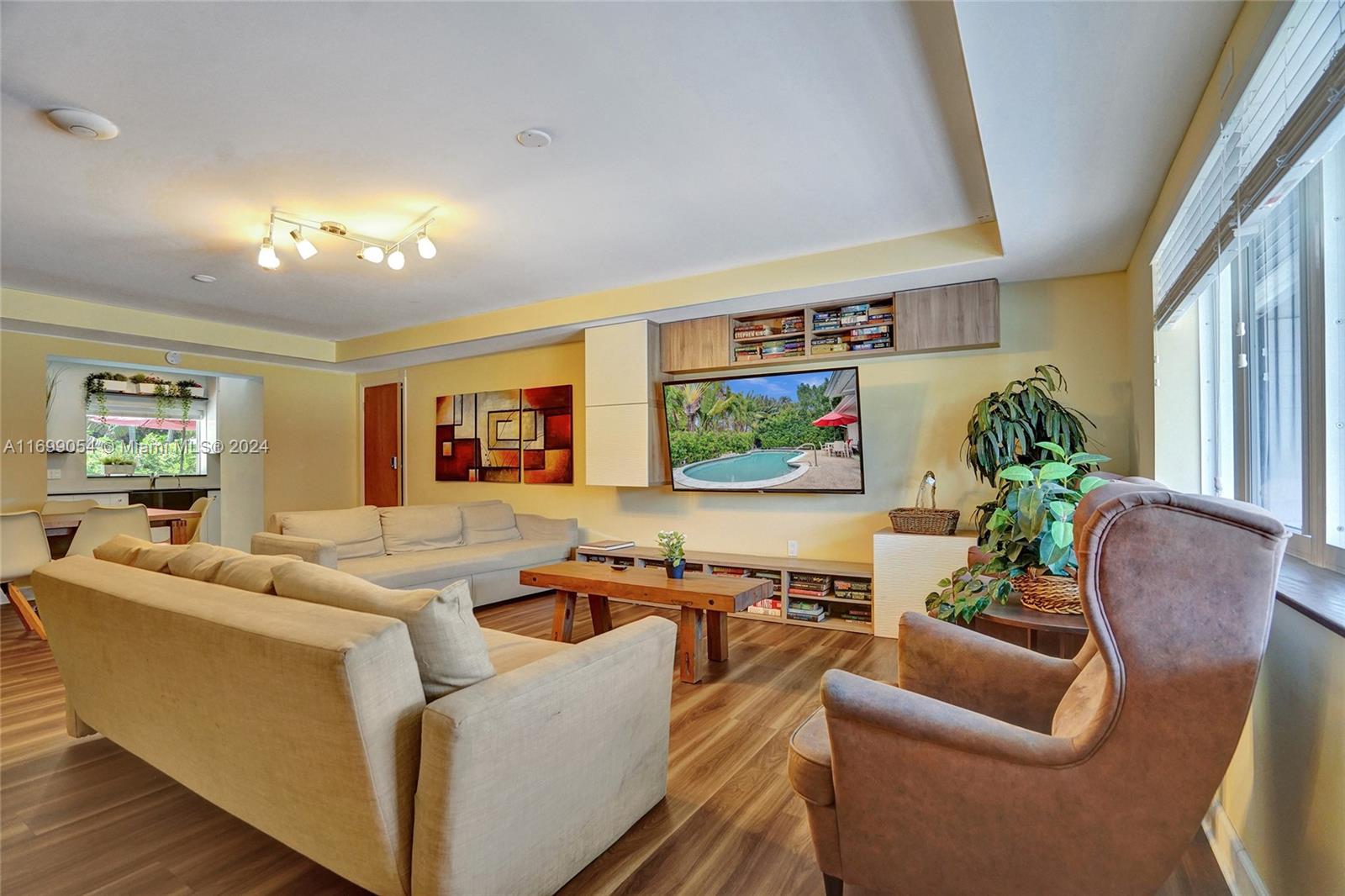 3045 NE 16th Ave