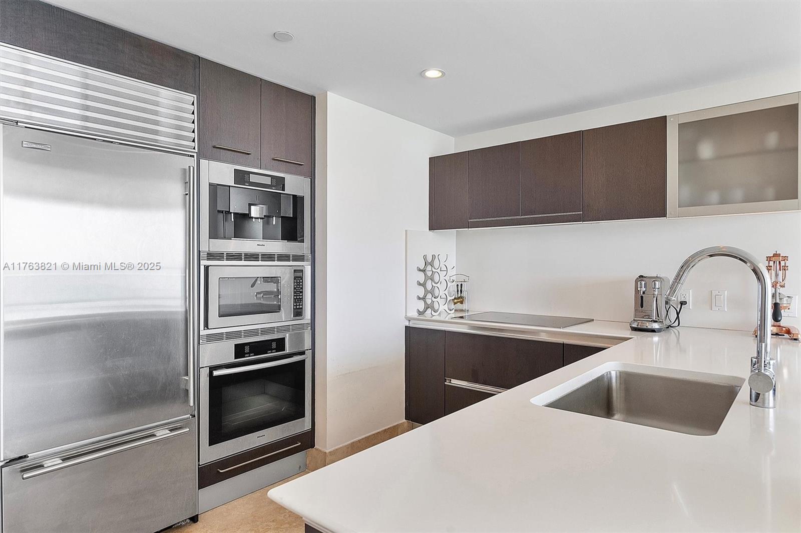 JADE BEACH - Residential