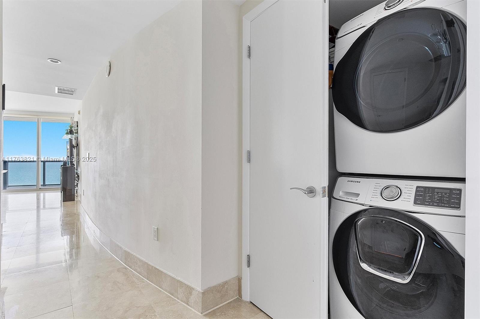 JADE BEACH - Residential