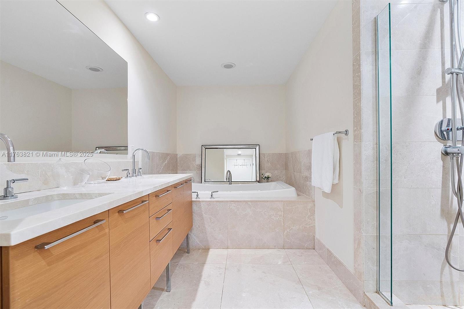 JADE BEACH - Residential