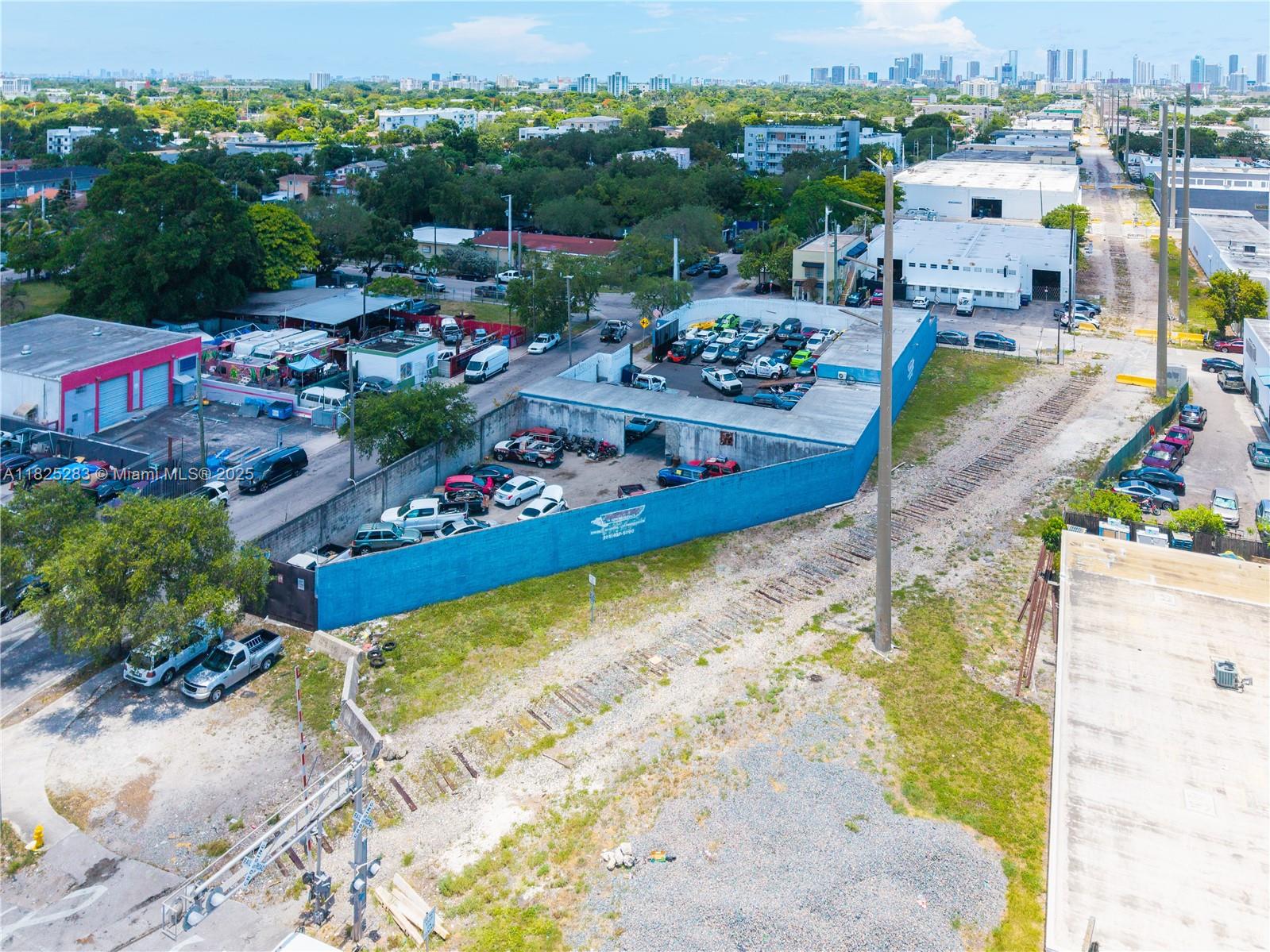 This industrial yard /warehouse comes with additional long term Railroad lease of additional yard space. Central location, currently rents to a long term tenant with a tow truck operation.
Great location and great access