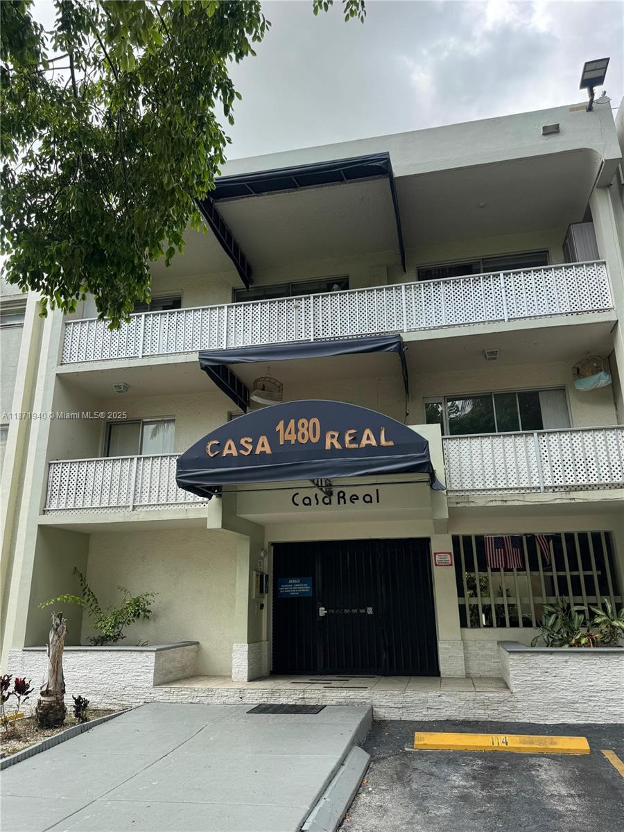 Excellent location in the heart of Hialeah minutes from the Palmetto, restaurants and Westland mall. Gated community for added security. Unit has been completely remodeled, very spacious 2-bedroom, 2-bathroom located on the second-floor. Casa Real community has a pool, recreational room, elevator and many more amenities.