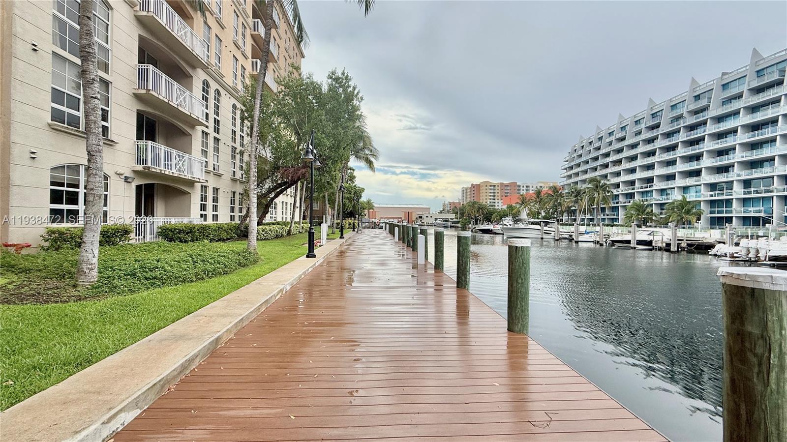 ALAQUA CONDO - Residential