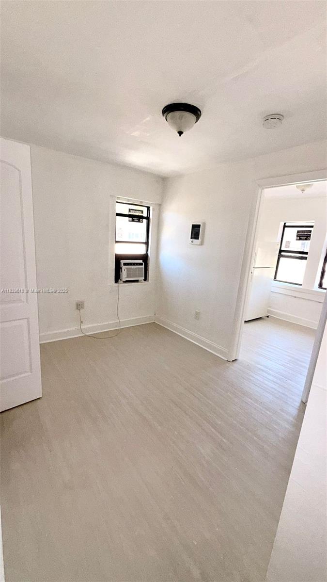 Charming 1-Bedroom Apartment in the Heart of Little Havana!
Welcome to this cozy and well-maintained 1-bedroom, 1-bath unit located in one of Miami's most vibrant and culturally rich neighborhoods. Just minutes from Downtown, Brickell, and Calle Ocho, this apartment offers the perfect balance of comfort and convenience. Ideal for singles or couples looking to experience the true Miami lifestyle. Fast approval and ready to move in!