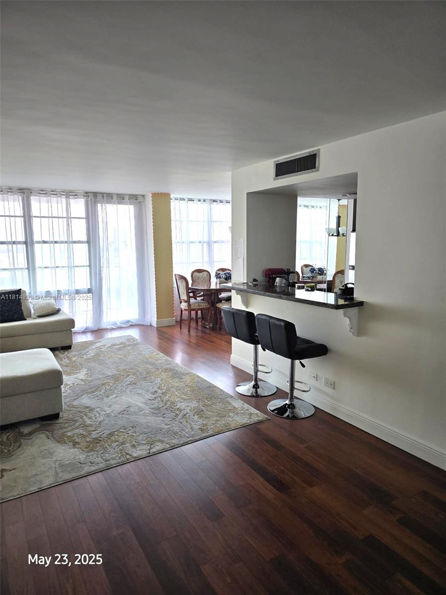 WINSTON TOWER 300 CONDO - Residential