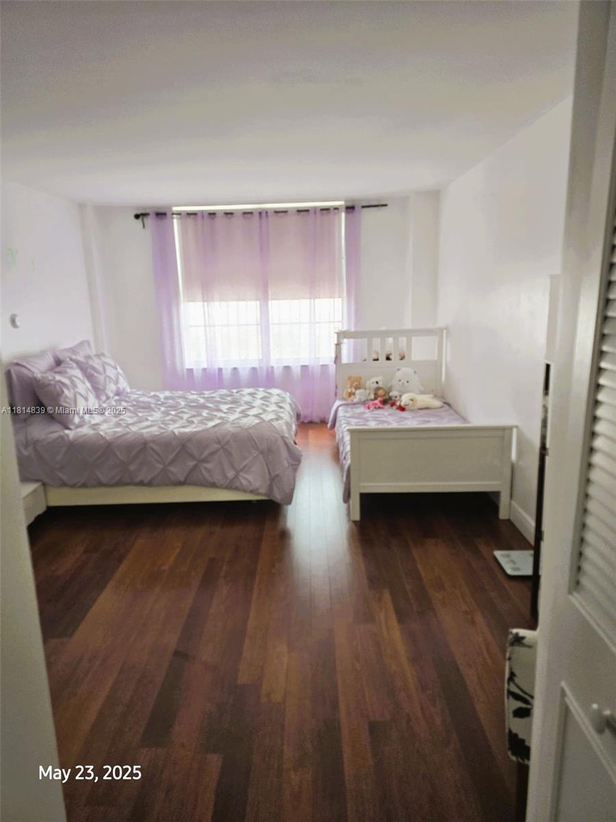 WINSTON TOWER 300 CONDO - Residential