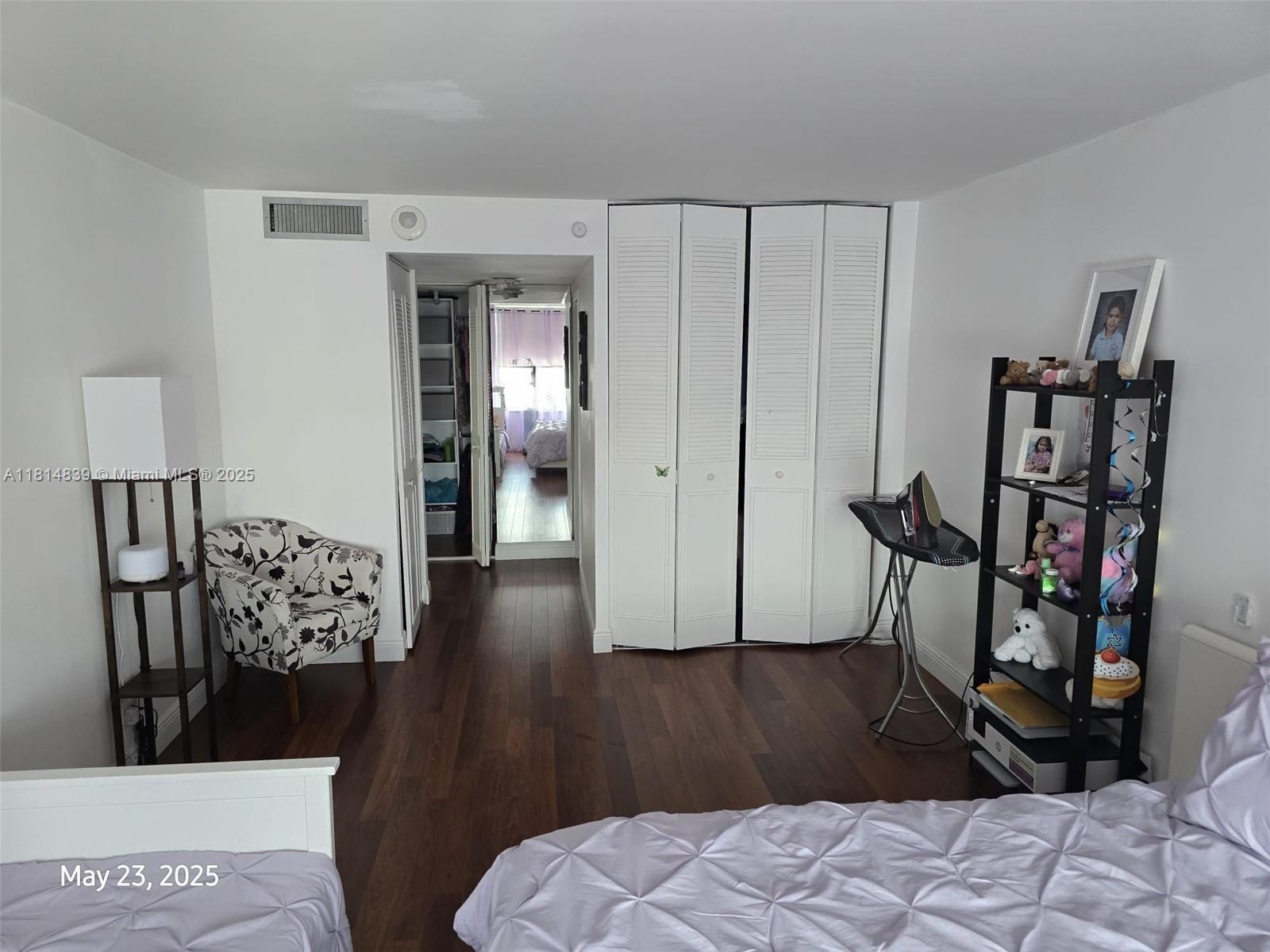 WINSTON TOWER 300 CONDO - Residential