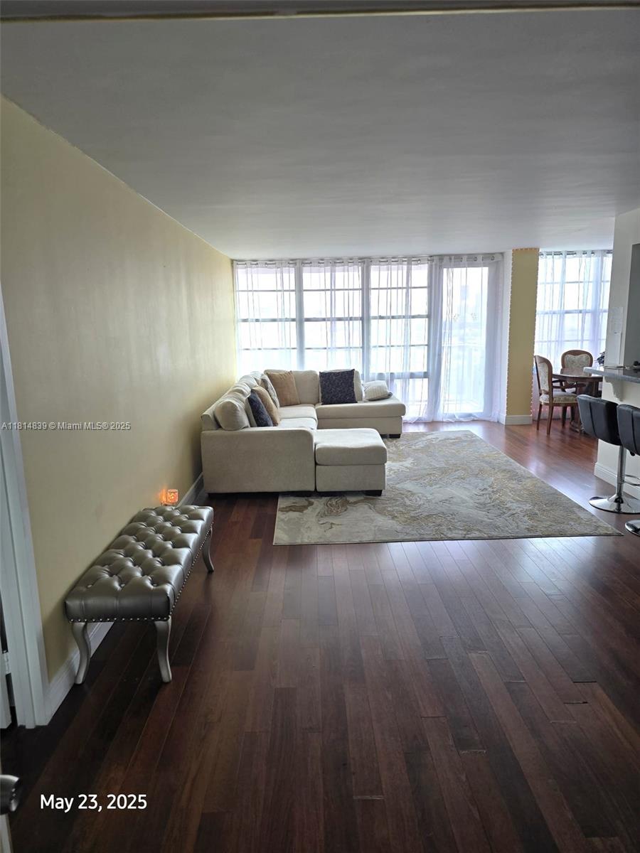 WINSTON TOWER 300 CONDO - Residential