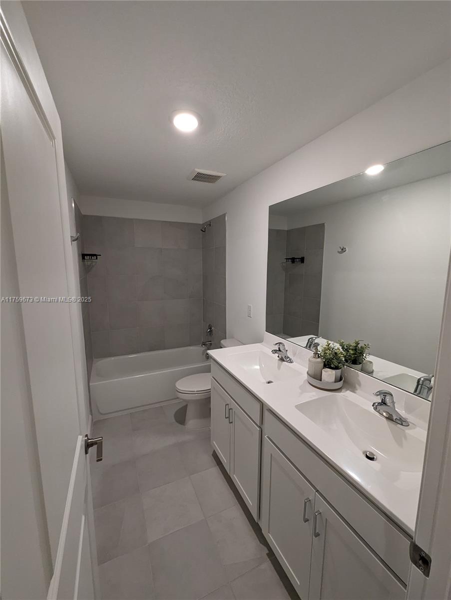 MEDITERRANEA - Residential Lease